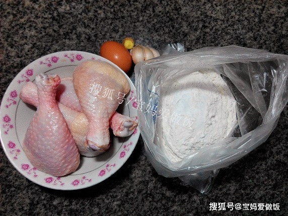 “火狐电竞”
脆皮炸鸡还是酱味炸鸡？小孩子才做选择 我两个都要！(图2)