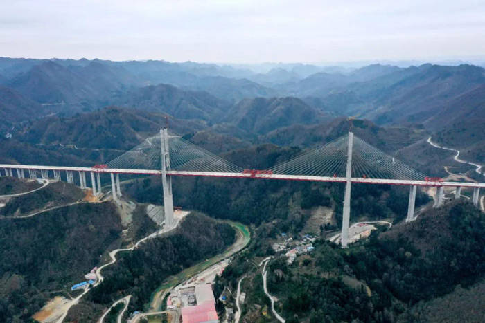 ‘火狐电竞平台’
云雾大桥 登上了人民日报、经济日报头版(图4) ‘火狐电竞平台’
云雾大桥 登上了人民日报、经济日报头版(图4)