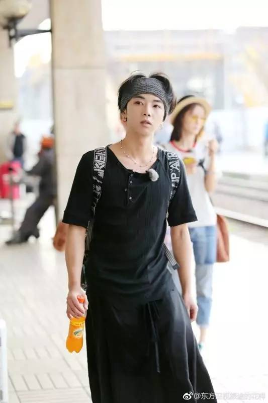 ‘火狐电竞平台’
云雾大桥 登上了人民日报、经济日报头版(图7) 火狐电竞平台