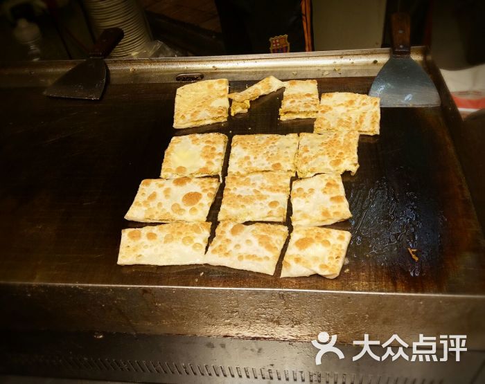 熔铜新生一一朱炳仁创作铜青花惊艳艺术上海“火狐电竞平台”(图1) 火狐电竞