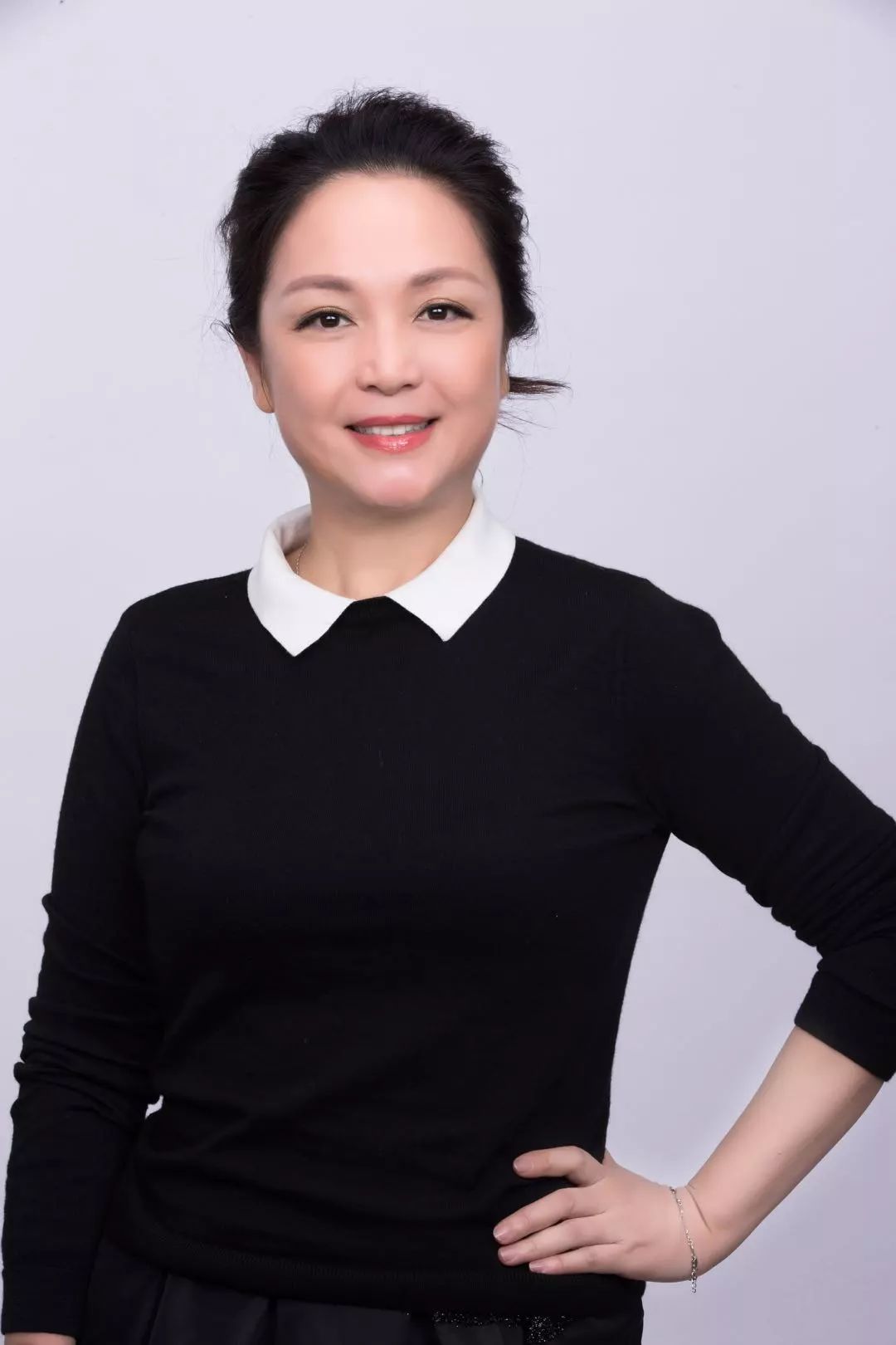 “火狐电竞官网”感受外洋剃头店门头招牌设计的魅力(图1) 火狐电竞官网